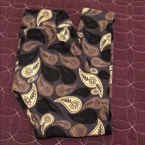 One size LuLaRoe paisley leggings